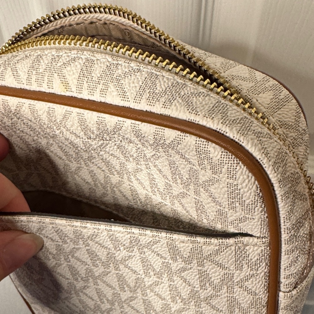 NWT Michael Kors Jet Set Travel Vanilla Crossbody Bag - Picture 9 of 9